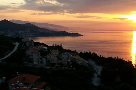 Thea Court Clio & Erato Apartments PalaiónTsiflíkion Dış mekan fotoğraf
